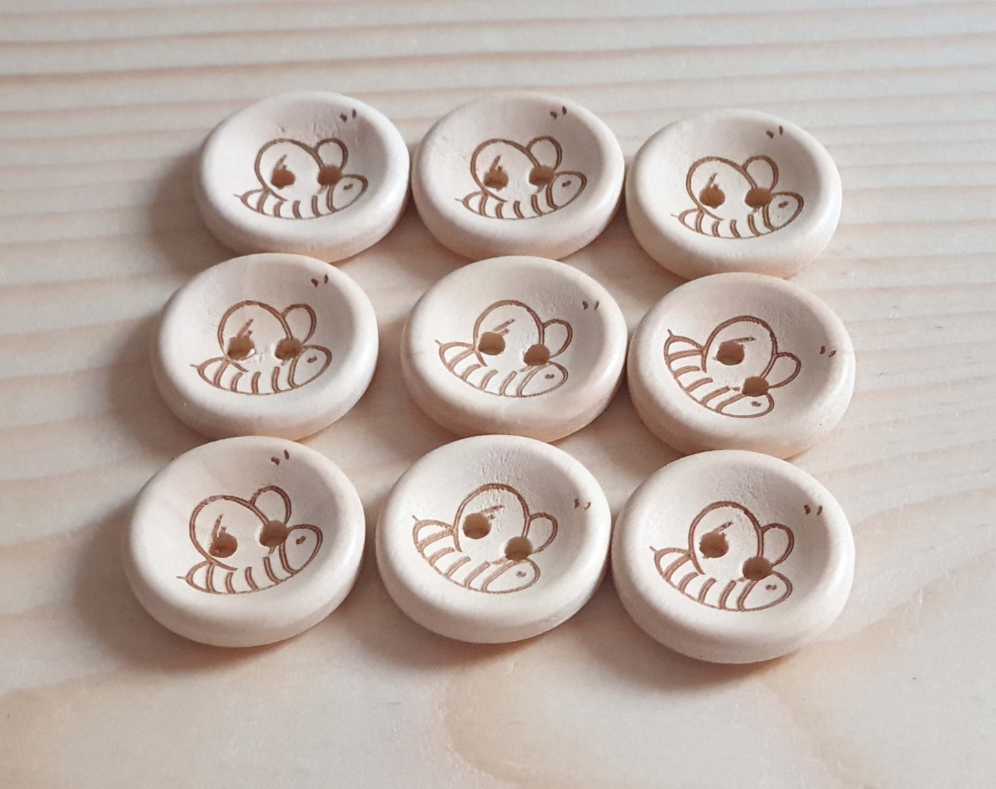 AvoDesigns HONEY BEE / 15mm 20mm - 6 buttons / Wooden Buttons / Unvarnished Buttons / Sewing Buttons