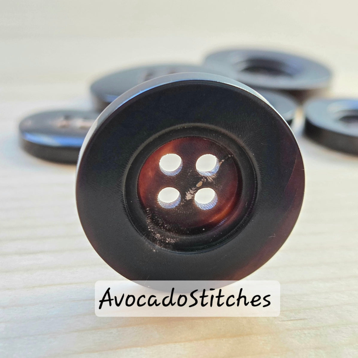 HERITAGE HORN 4-Hole Buttons — Dark Brown Buffalo Horn Natural Buttons 15-25mm (Set of 4)