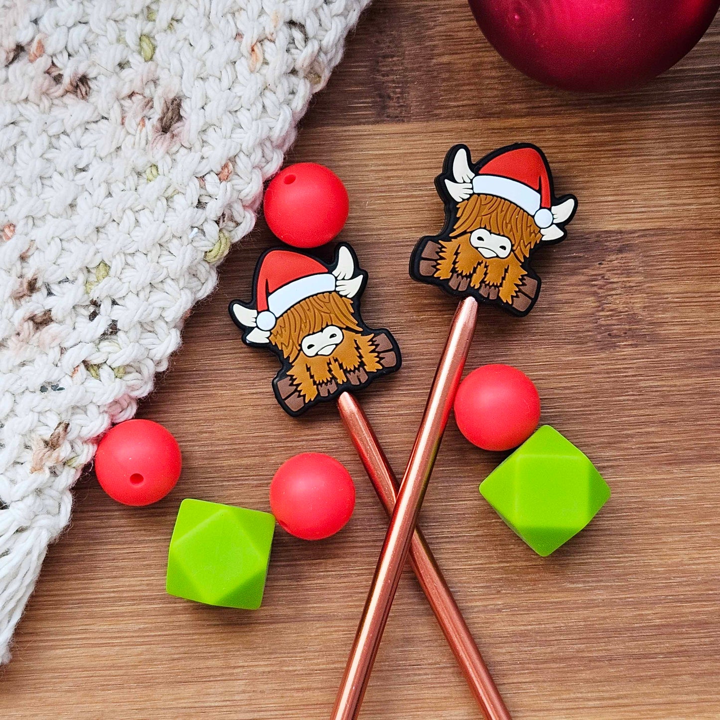 HOLIDAY HIGHLAND COW Stitch Stopper Gift Set / 8 pieces / Holiday Knitting Needle Stoppers / Point Protection / Notions