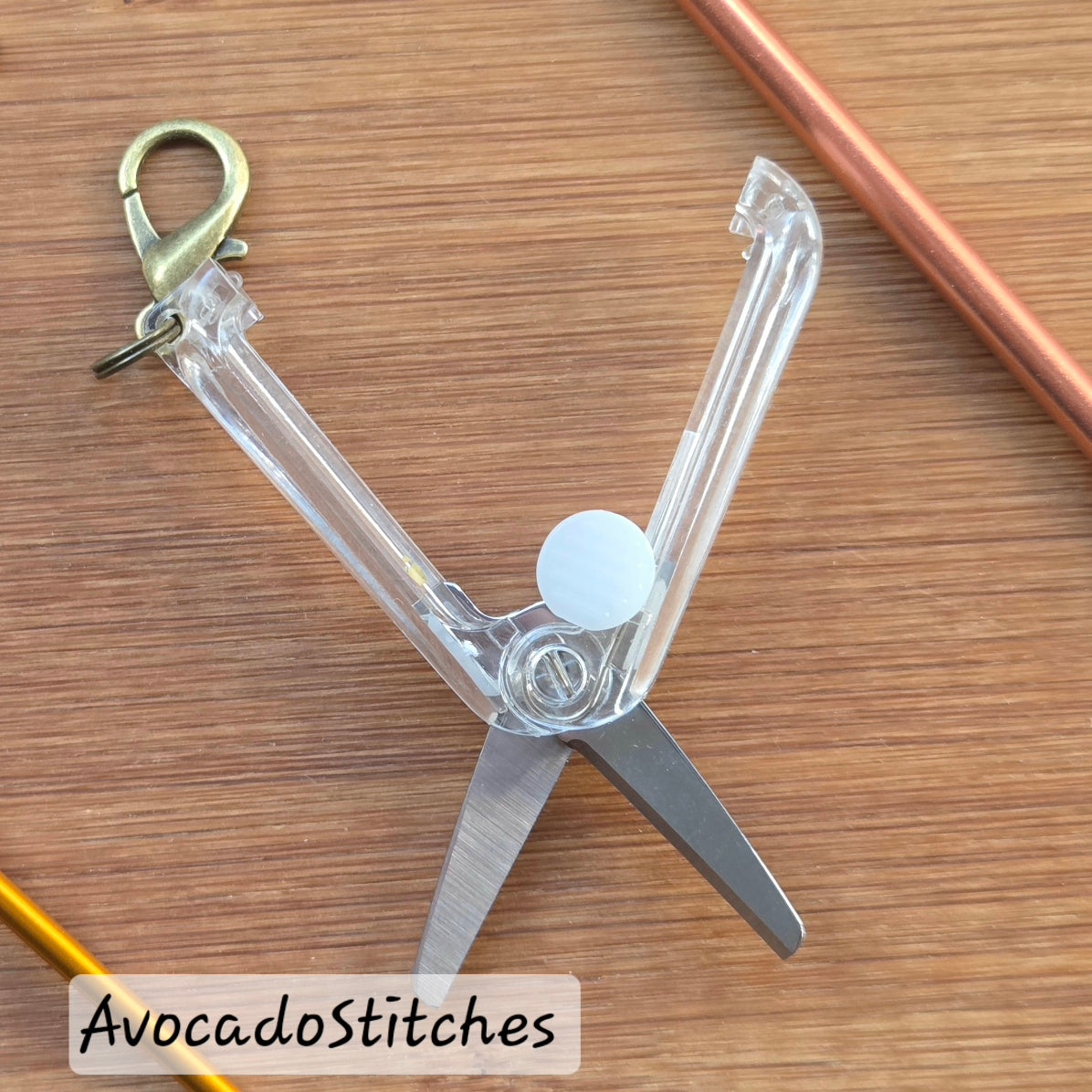 HOLIDAY PENGUIN Essential Emergency Knitting & Crochet Keychain Kit / Knitting Notion Kit (B1)