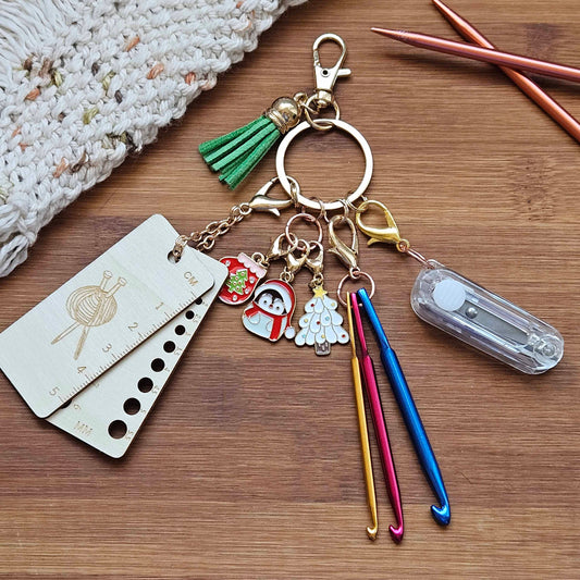 HOLIDAY PENGUIN Essential Emergency Knitting & Crochet Keychain Kit / Knitting Notion Kit