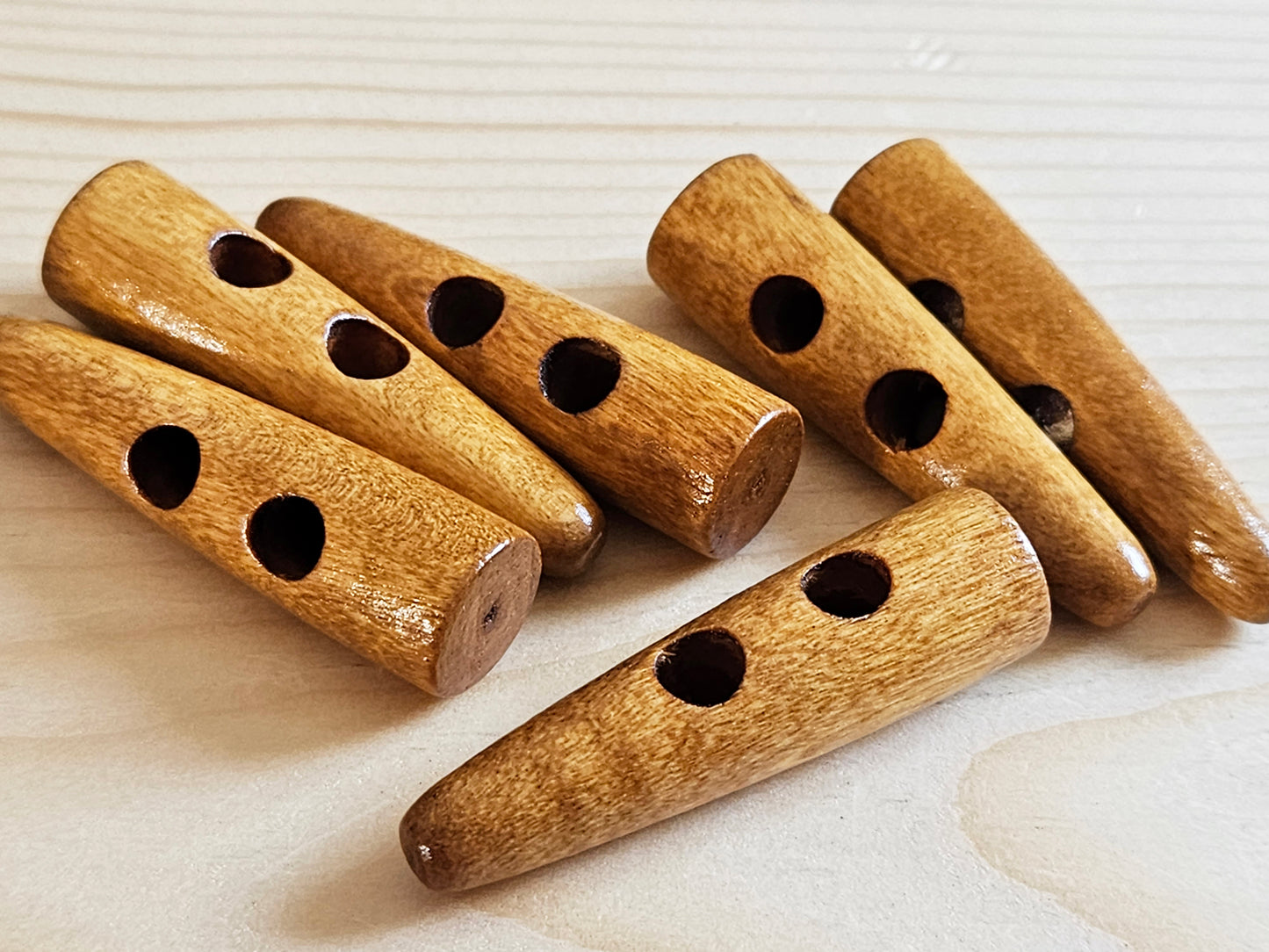 WOODEN TOGGLE CARAMEL BROWN / 50mm / Wooden Toggle Buttons / Sewing Buttons