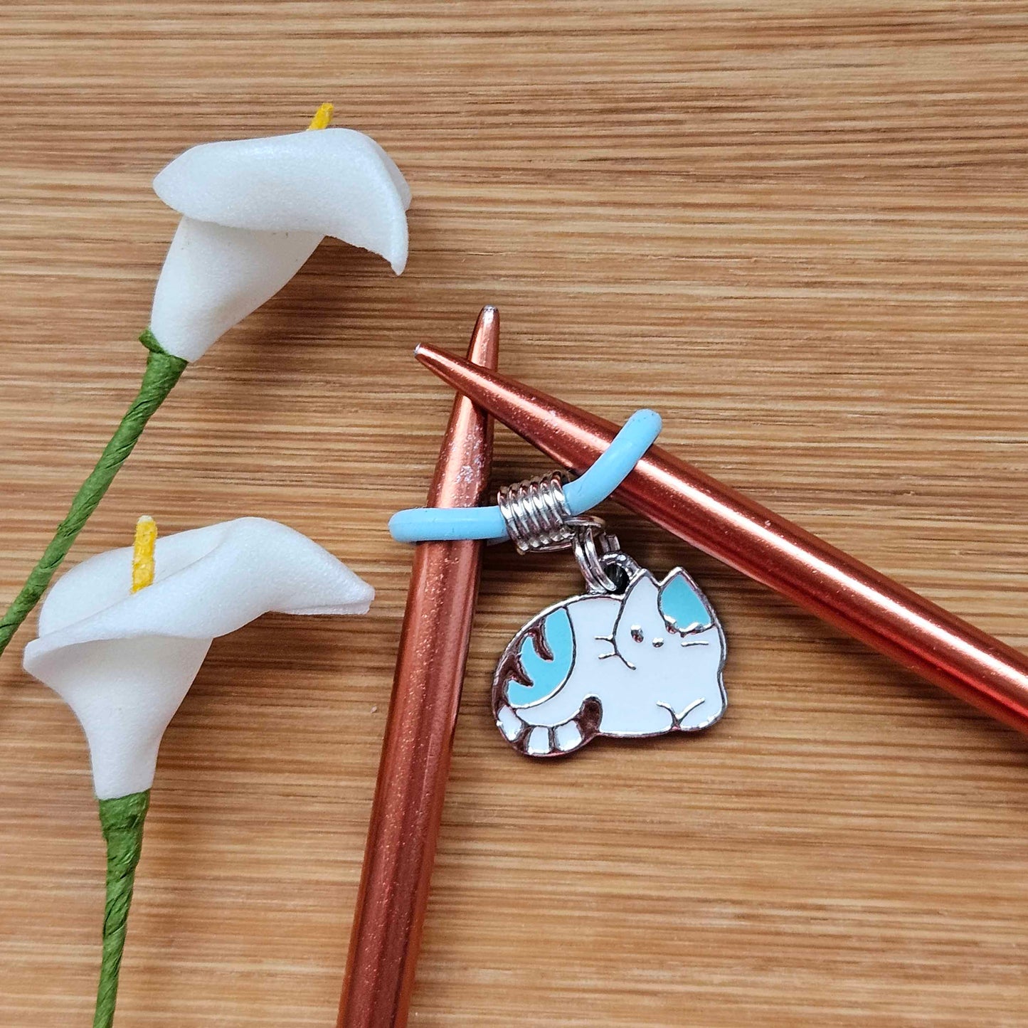 BLUE SLEEPY CAT - Knitting Needle Huggers / Set of 3 / Stitch Stoppers / Stitch Huggers / Notions