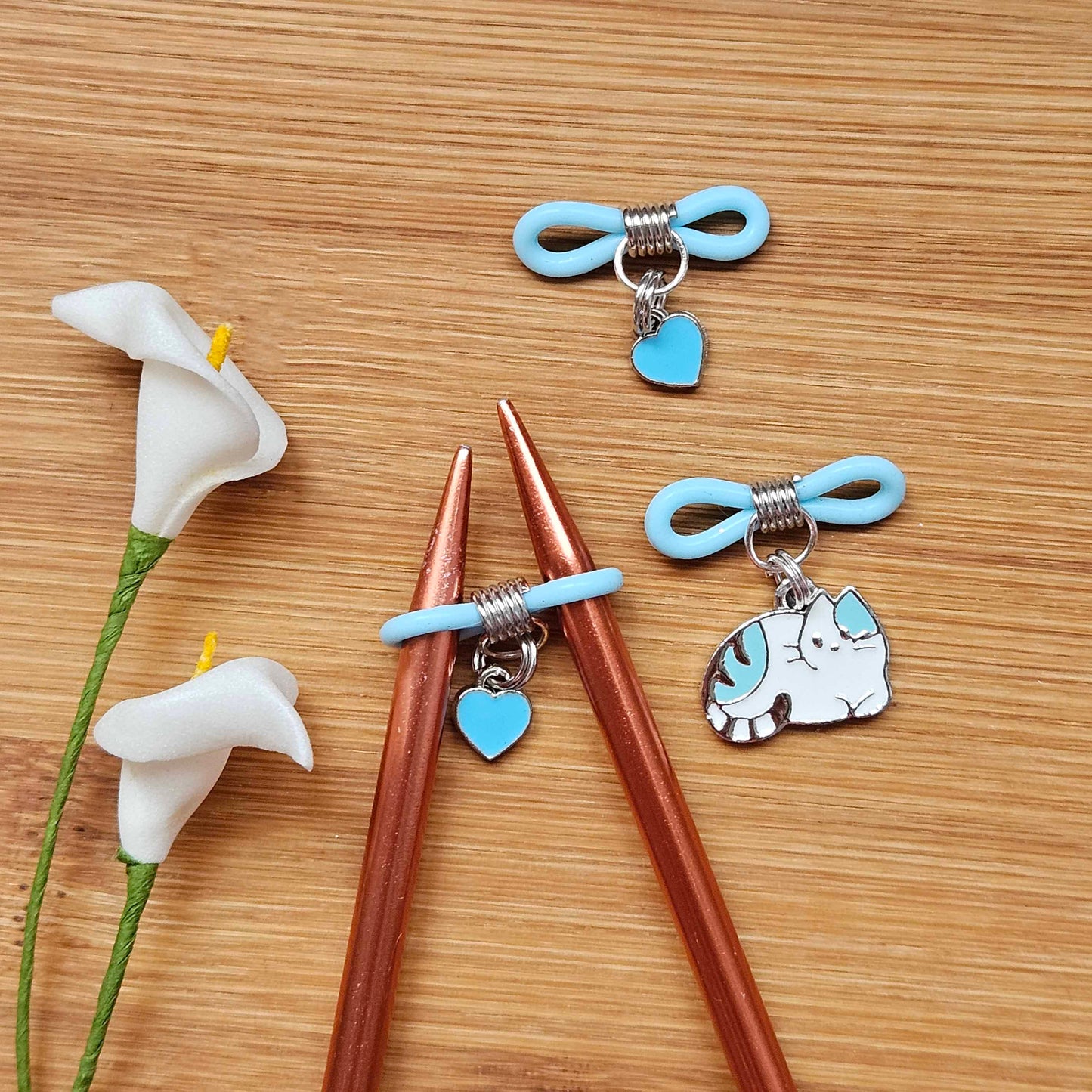 BLUE SLEEPY CAT - Knitting Needle Huggers / Set of 3 / Stitch Stoppers / Stitch Huggers / Notions