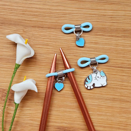 BLUE SLEEPY CAT - Knitting Needle Huggers / Set of 3 / Stitch Stoppers / Stitch Huggers / Notions