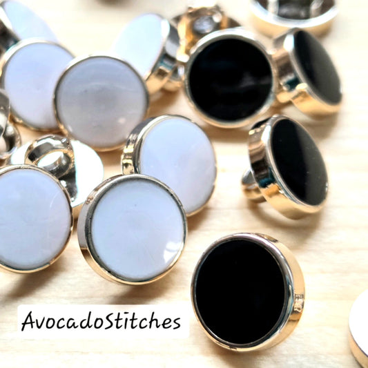 Clearance // ICON HALO / 11 mm - 10 buttons / Small Plastic Shank Buttons / Sewing Buttons