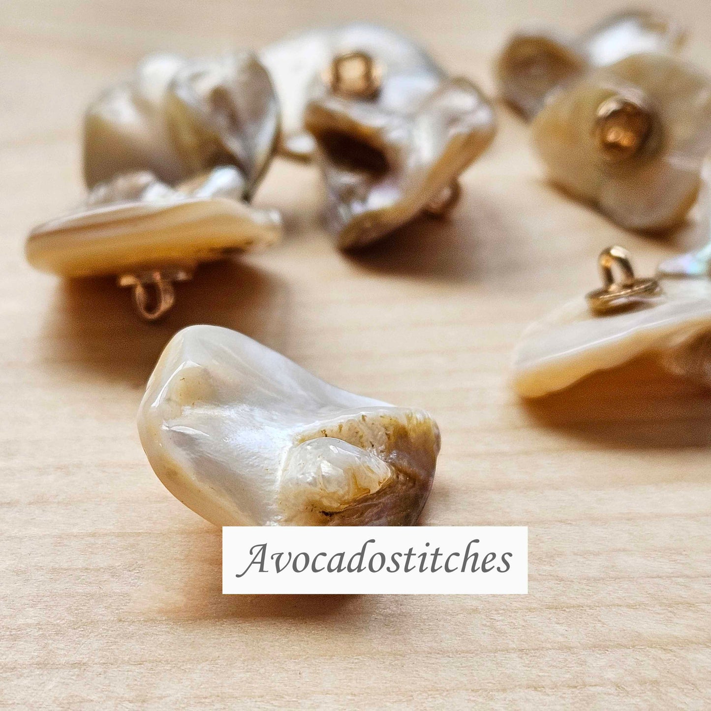 IRREGULAR PEARL SHANK / Set of 4 buttons / Seashell Metal Shank Buttons / Sewing Buttons