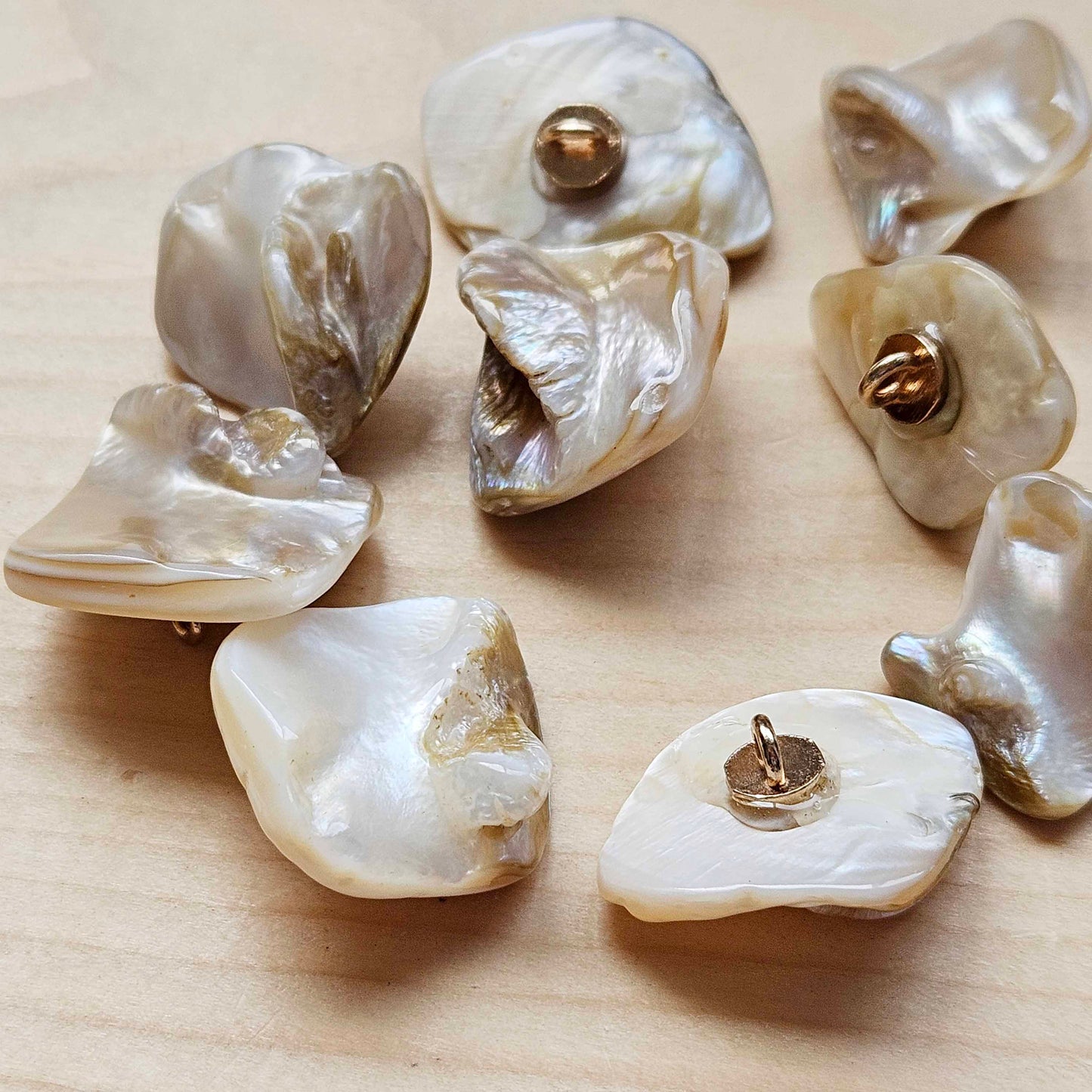 IRREGULAR PEARL SHANK / Set of 4 buttons / Seashell Metal Shank Buttons / Small Shell Buttons / Sewing Buttons