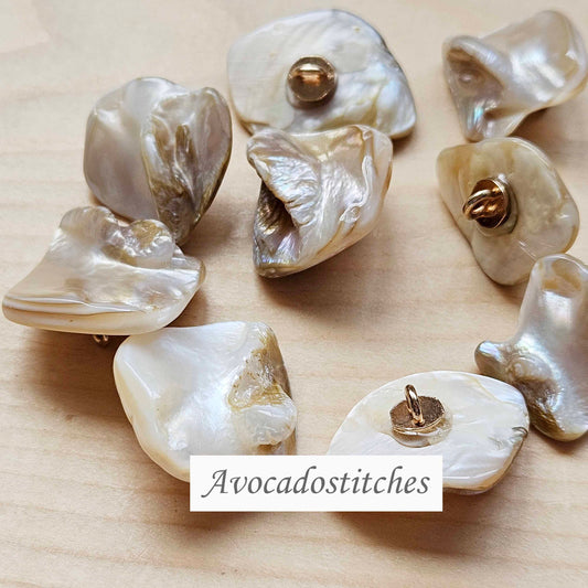 IRREGULAR PEARL SHANK / Set of 4 buttons / Seashell Metal Shank Buttons / Sewing Buttons