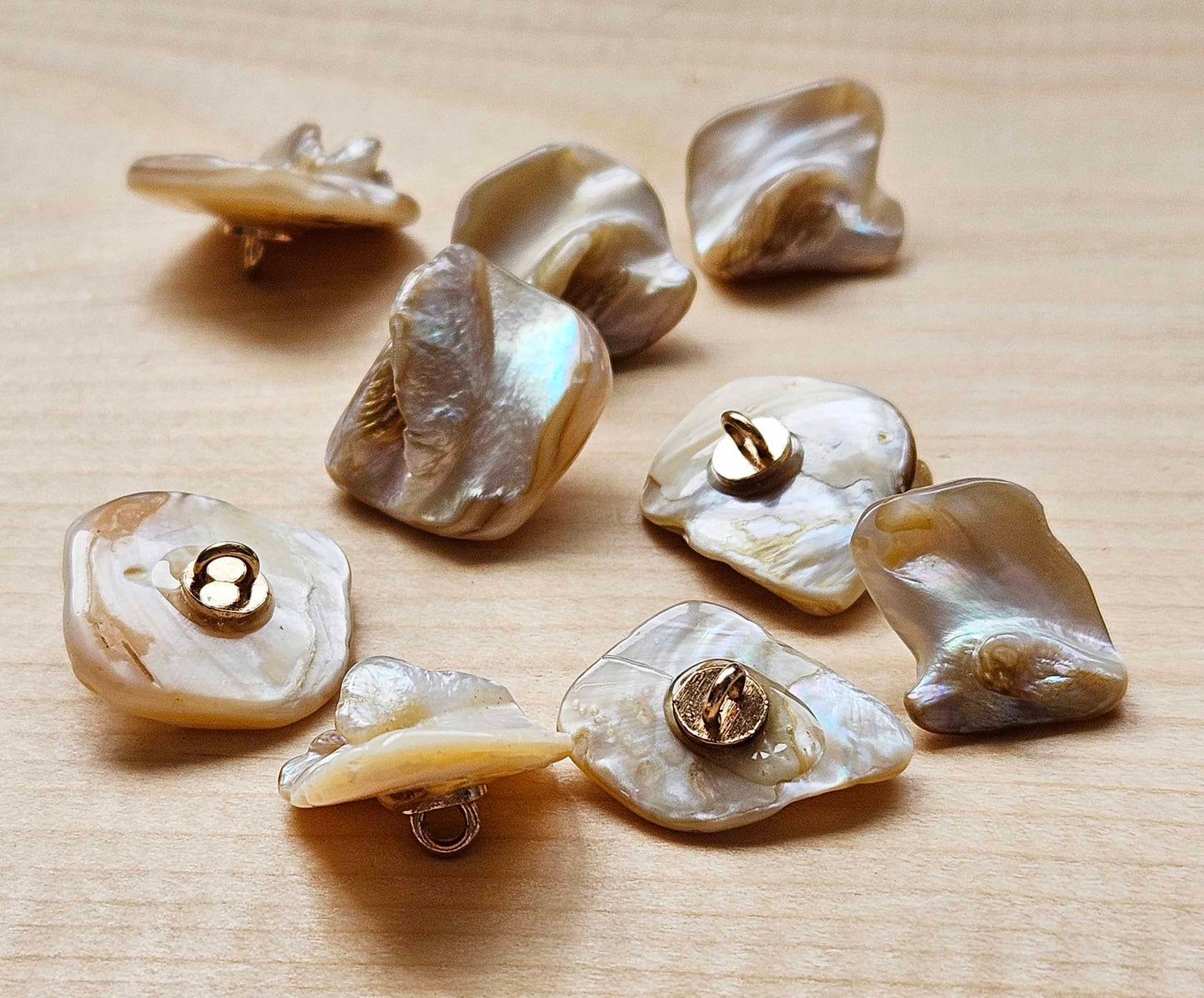 IRREGULAR PEARL SHANK / Set of 4 buttons / Seashell Metal Shank Buttons / Small Shell Buttons / Sewing Buttons