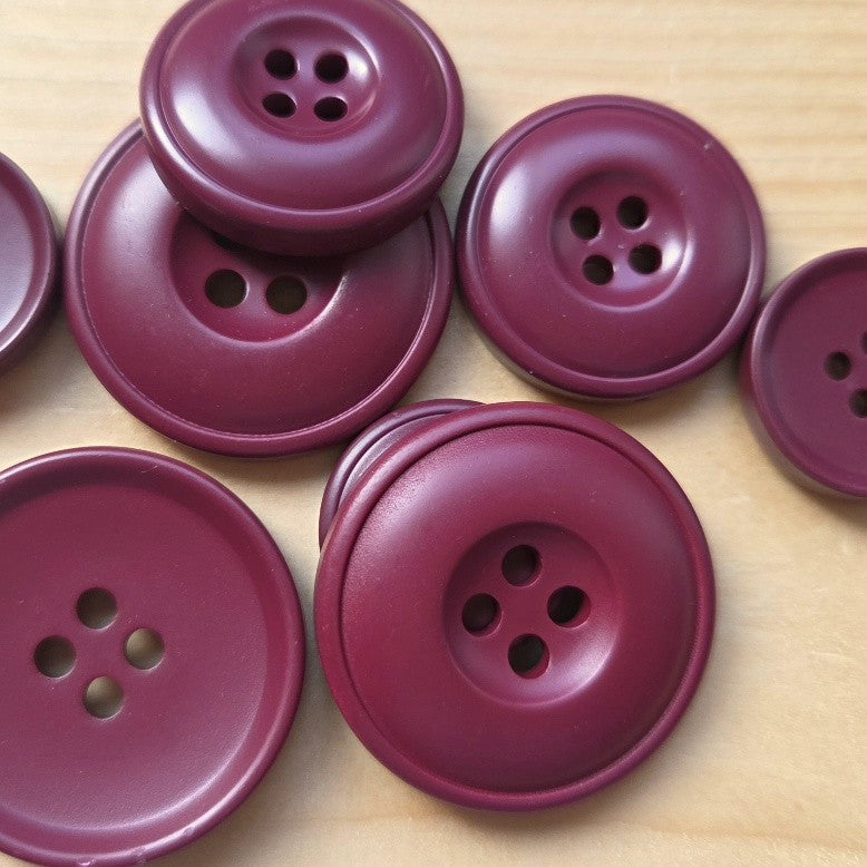 KOREAN STYLE RESIN Plum Red / 4-Hole Resin Buttons / 15-30mm (Set of 6)