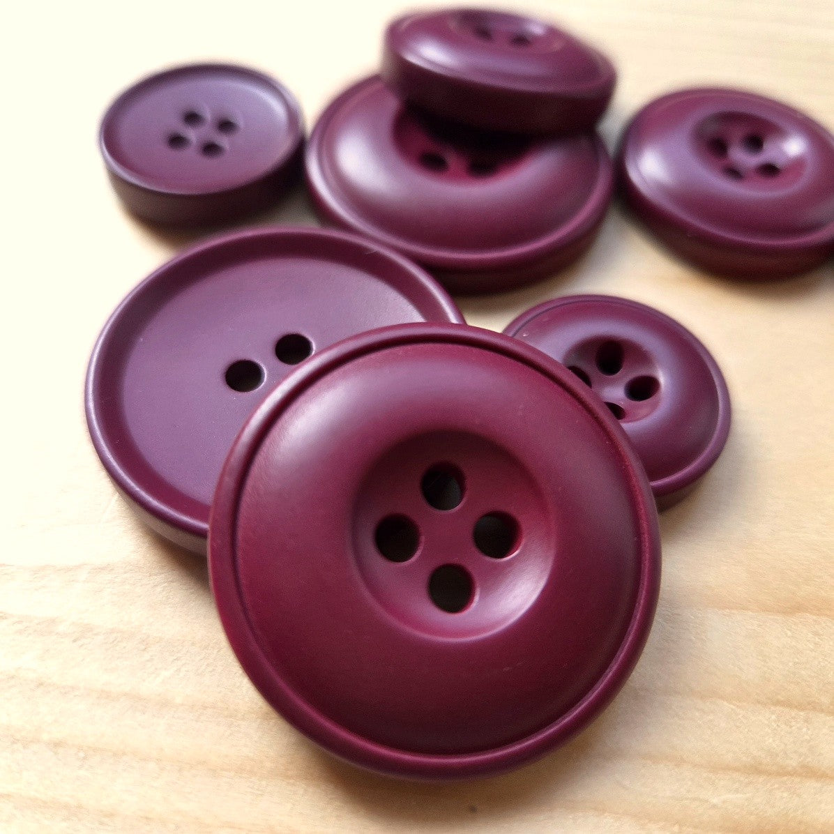 KOREAN STYLE RESIN Plum Red / 4-Hole Resin Buttons / 15-30mm (Set of 6)
