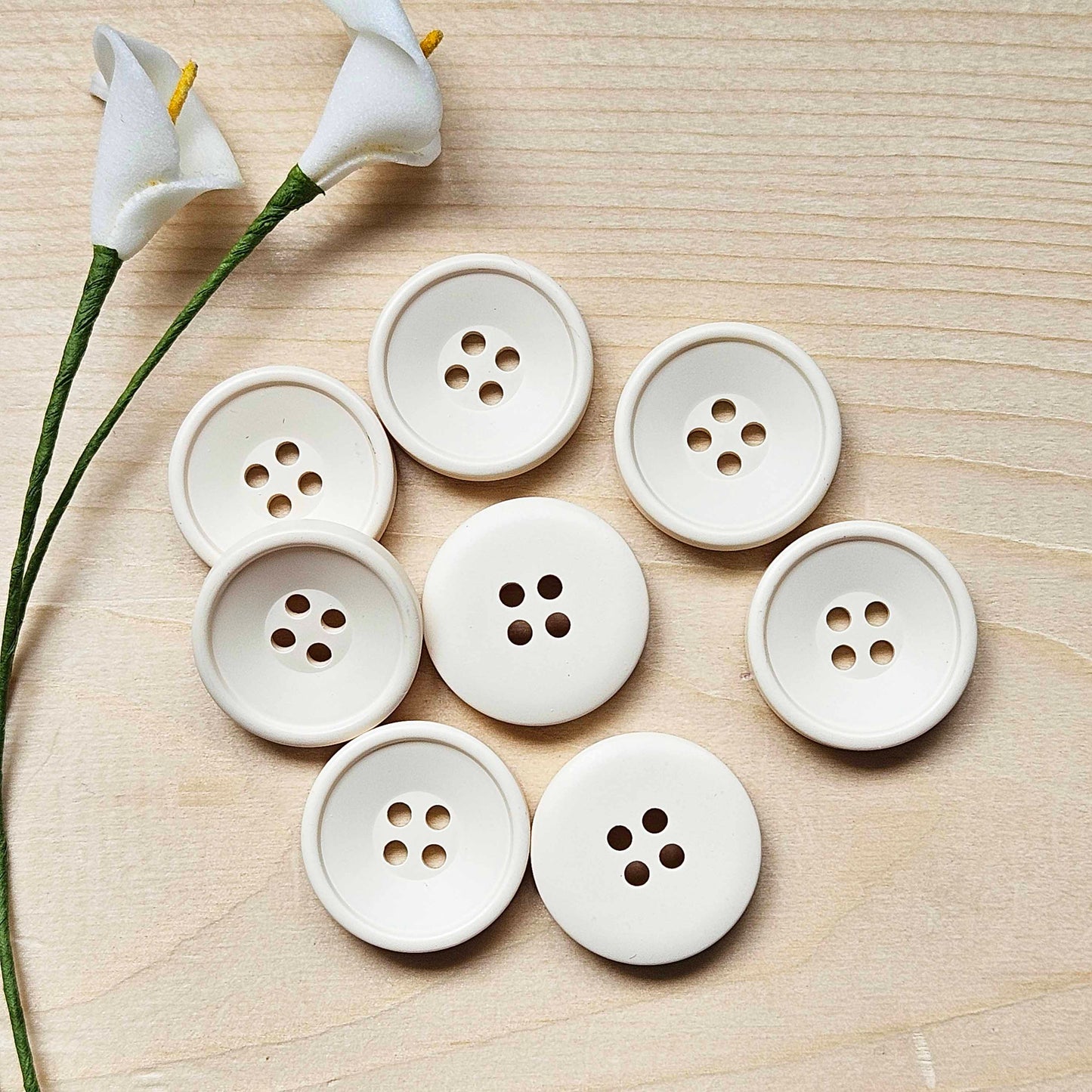 BEIGE RESIN / 25-30mm / Set of 4 buttons / Korean Style Resin Buttons / Sewing Buttons