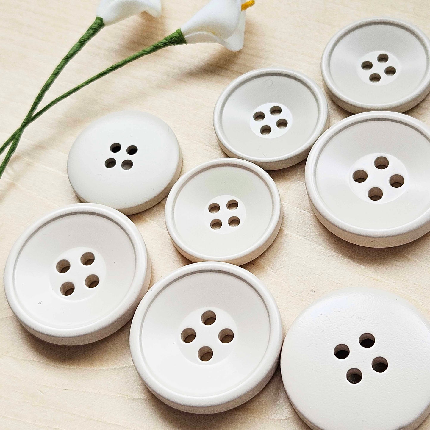 BEIGE RESIN / 25-30mm / Set of 4 buttons / Korean Style Resin Buttons / Sewing Buttons