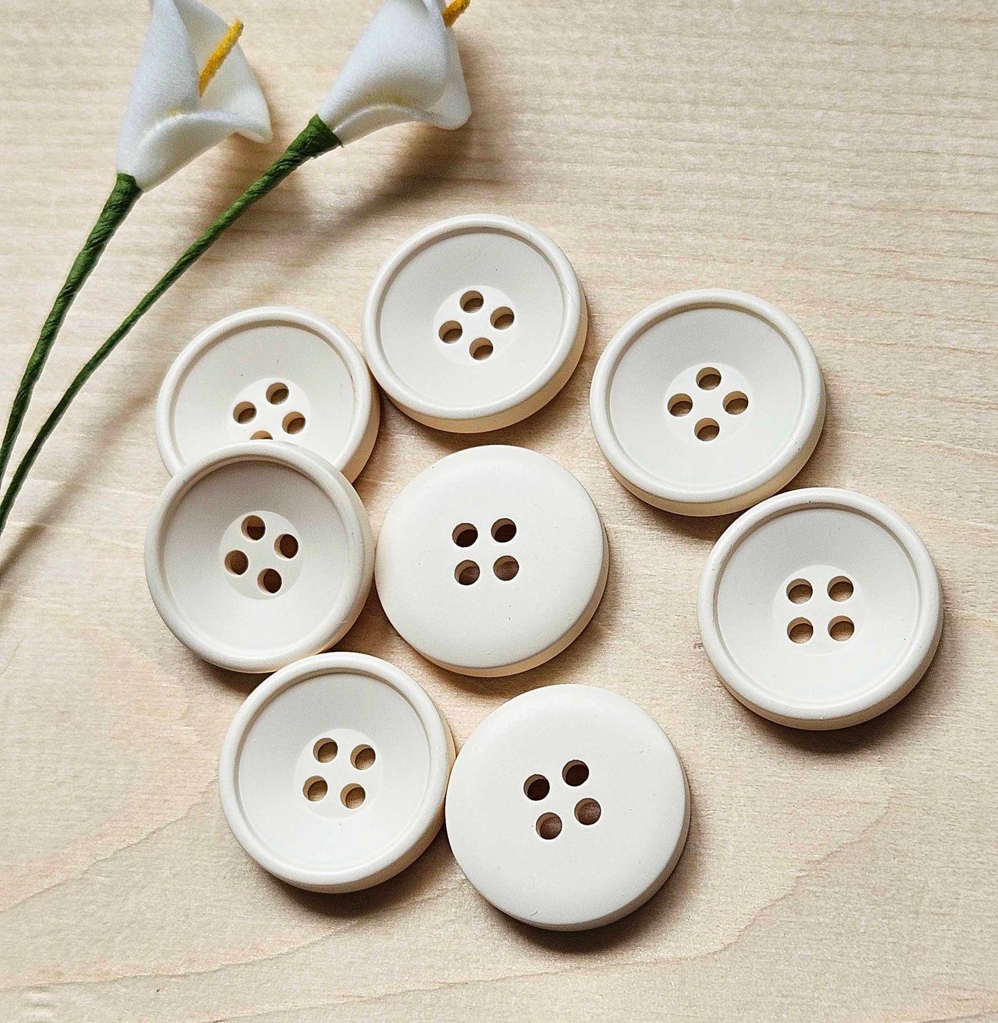 BEIGE RESIN / 25-30mm / Set of 4 buttons / Korean Style Resin Buttons / Sewing Buttons