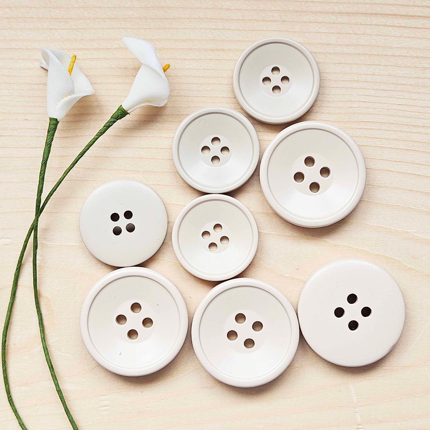 CREAMY WHITE KOREAN STYLE RESIN / 21mm - 4 buittons / Resin Buttons / Sewing Buttons