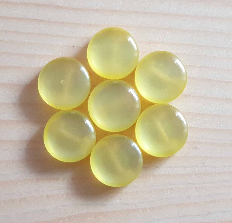 LEMON YELLOW SHANK RESIN / 12mm - 8 buttons / Resin Buttons / Sewing Buttons