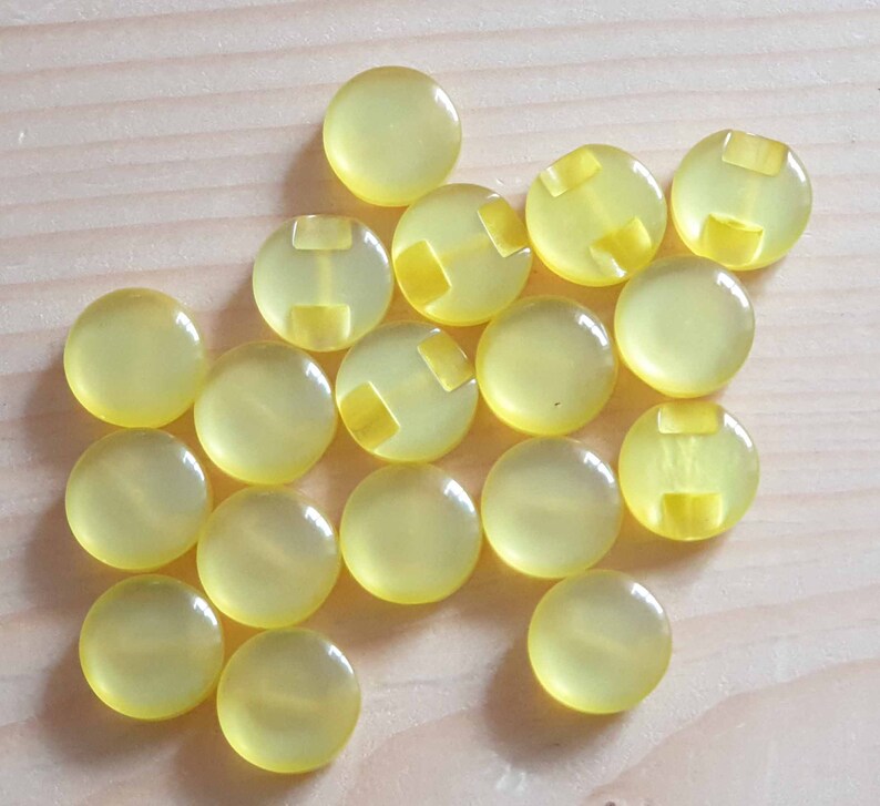 LEMON YELLOW SHANK RESIN / 12mm - 8 buttons / Resin Buttons / Sewing Buttons