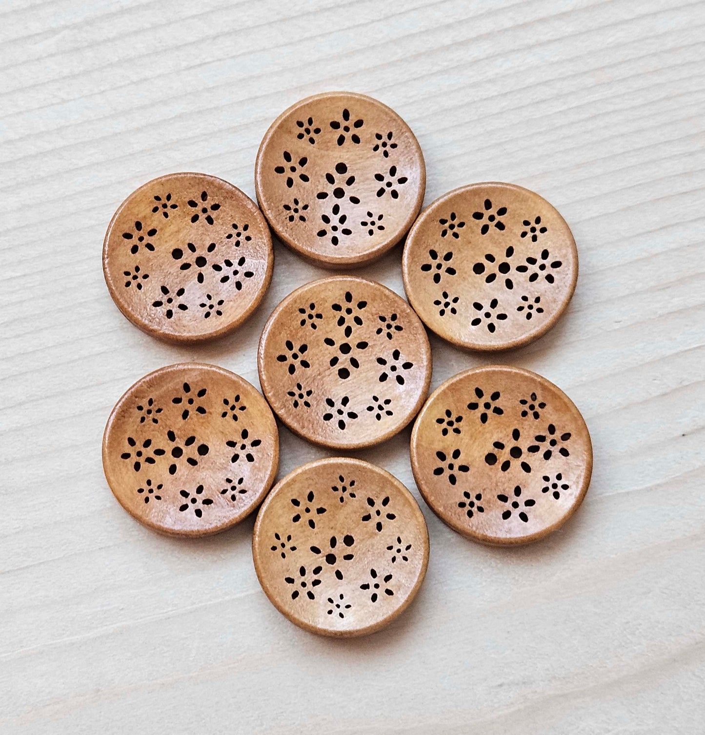 LITTLE FLOWERS / 20mm / Wooden Filigree Buttons / Flower Buttons / Sewing Buttons