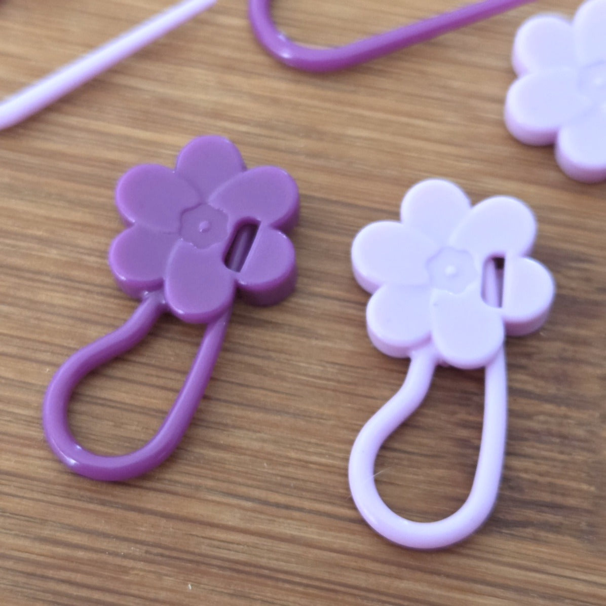 LAVENDER DAISIES Stitch Markers / 8 pcs / Knitting Crochet Stitch Markers / Notions