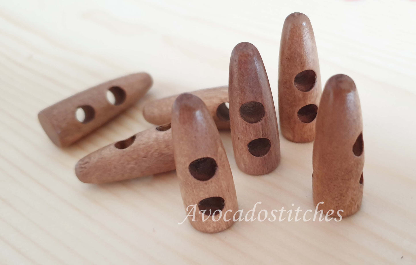 WOODEN TOGGLE Light Coffee Brown (Horn-shaped) / 35-53mm / Wooden Toggle Buttons / Sewing Buttons