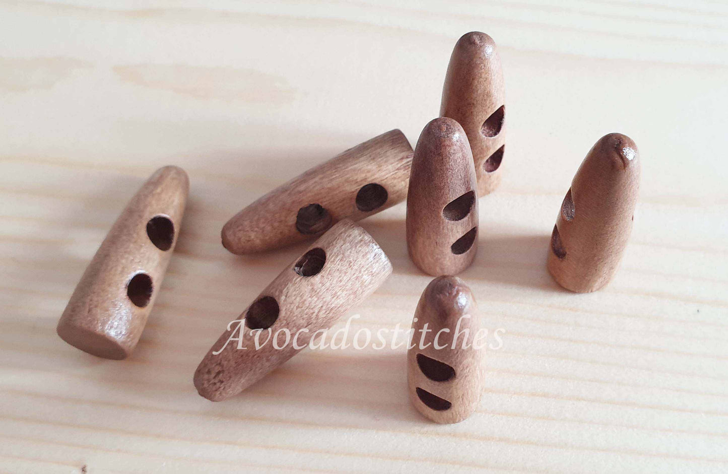 WOODEN TOGGLE Light Coffee Brown (Horn-shaped) / 35-53mm / Wooden Toggle Buttons / Sewing Buttons