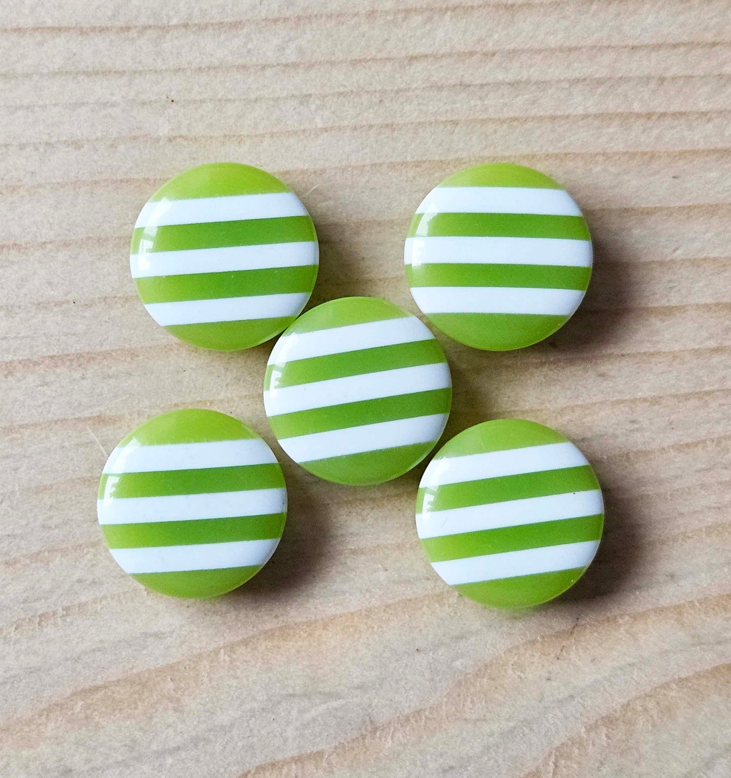 LIME SHANK RESIN / 14mm / Resin Buttons / Sewing Buttons