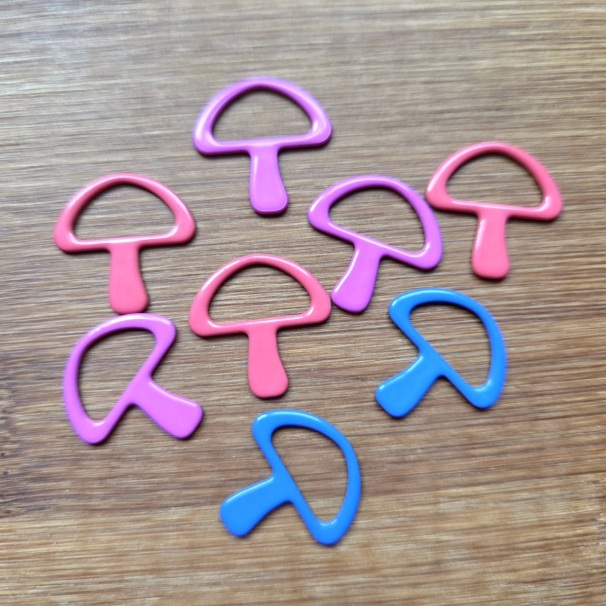LITTLE MUSHROOMS Stitch Markers / 8 pcs / Snag Free / Knitting Crochet Notions