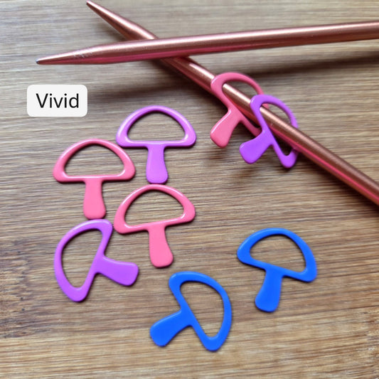 LITTLE MUSHROOMS Stitch Markers / 8 pcs / Snag Free / Knitting Crochet Notions