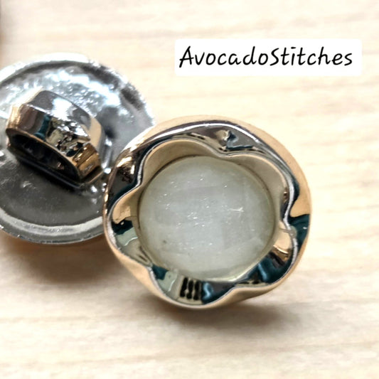 LUSTRE FLOWER / 12 mm - 10 buttons / Small Plastic Shank Buttons / Sewing Buttons