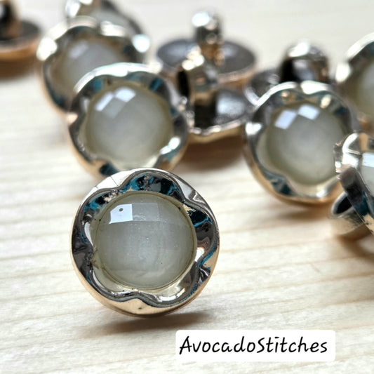 LUSTRE FLOWER / 12 mm - 10 buttons / Small Plastic Shank Buttons / Sewing Buttons