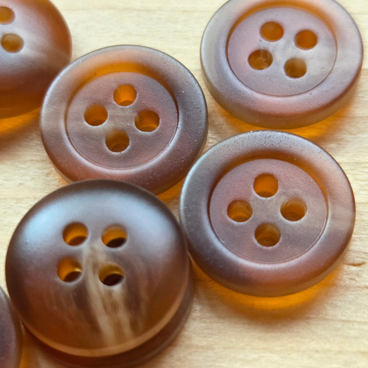 Maple Caramel / Resin Buttons / 11mm (Set of 10)