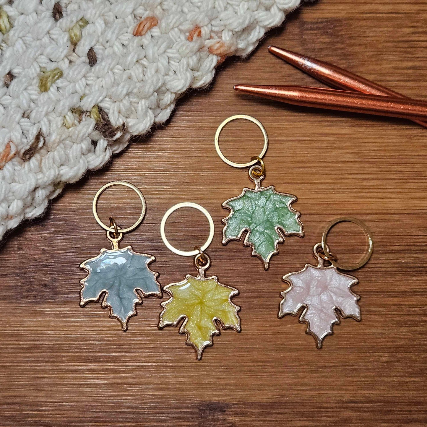MAPLE LEAVES - 4 pieces / Knitting Crochet Stitch Markers / Notions