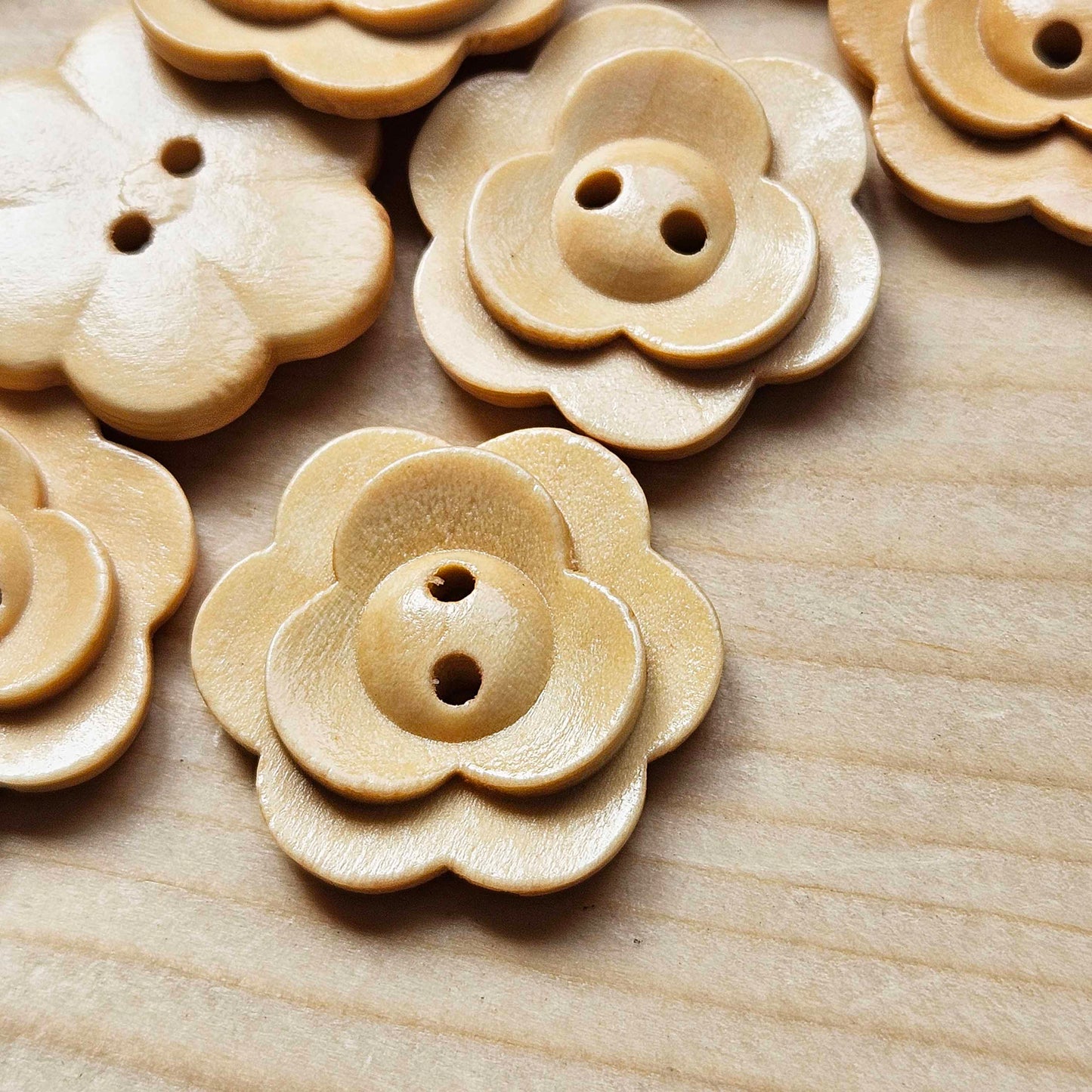 VINTAGE FLOWER Multi-Petal Beige / 25mm - 6 buttons / Wooden buttons / Sewing Buttons