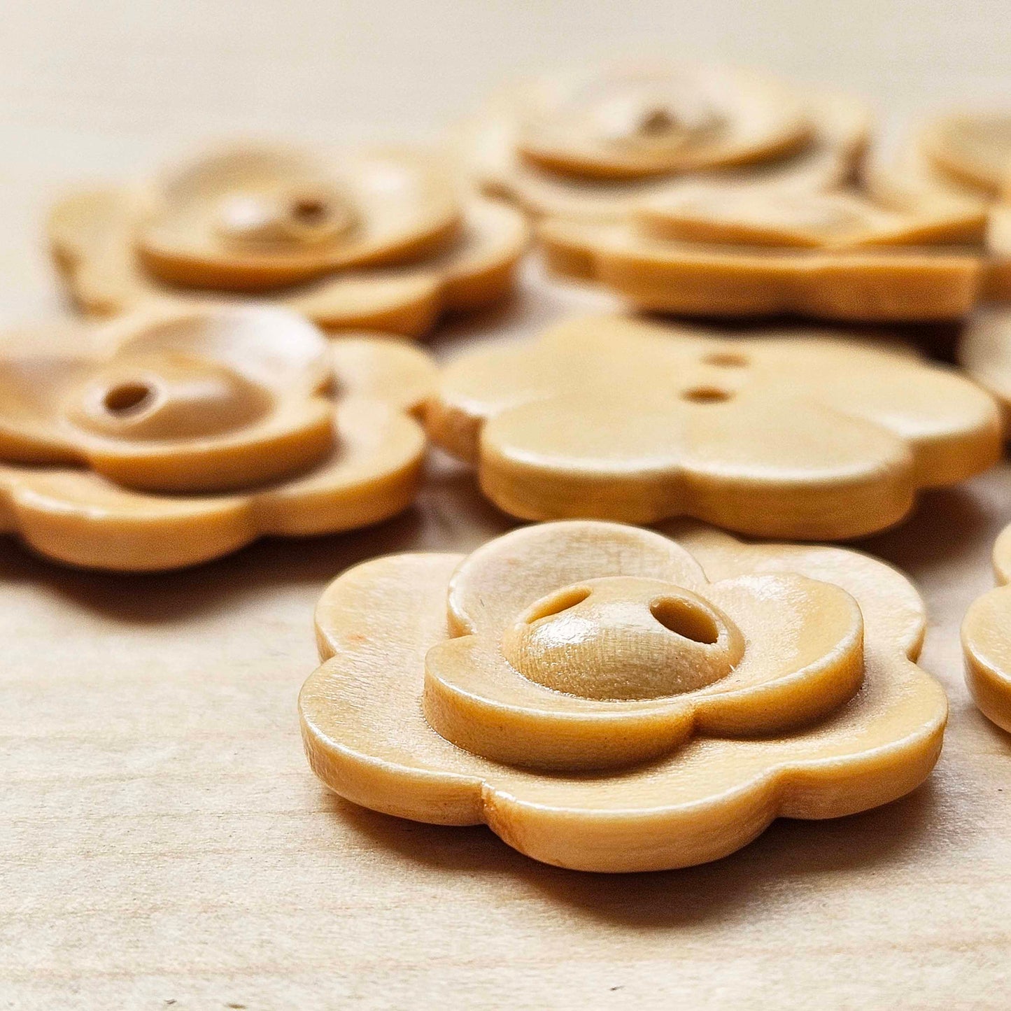 VINTAGE FLOWER Multi-Petal Beige / 25mm - 6 buttons / Wooden buttons / Sewing Buttons