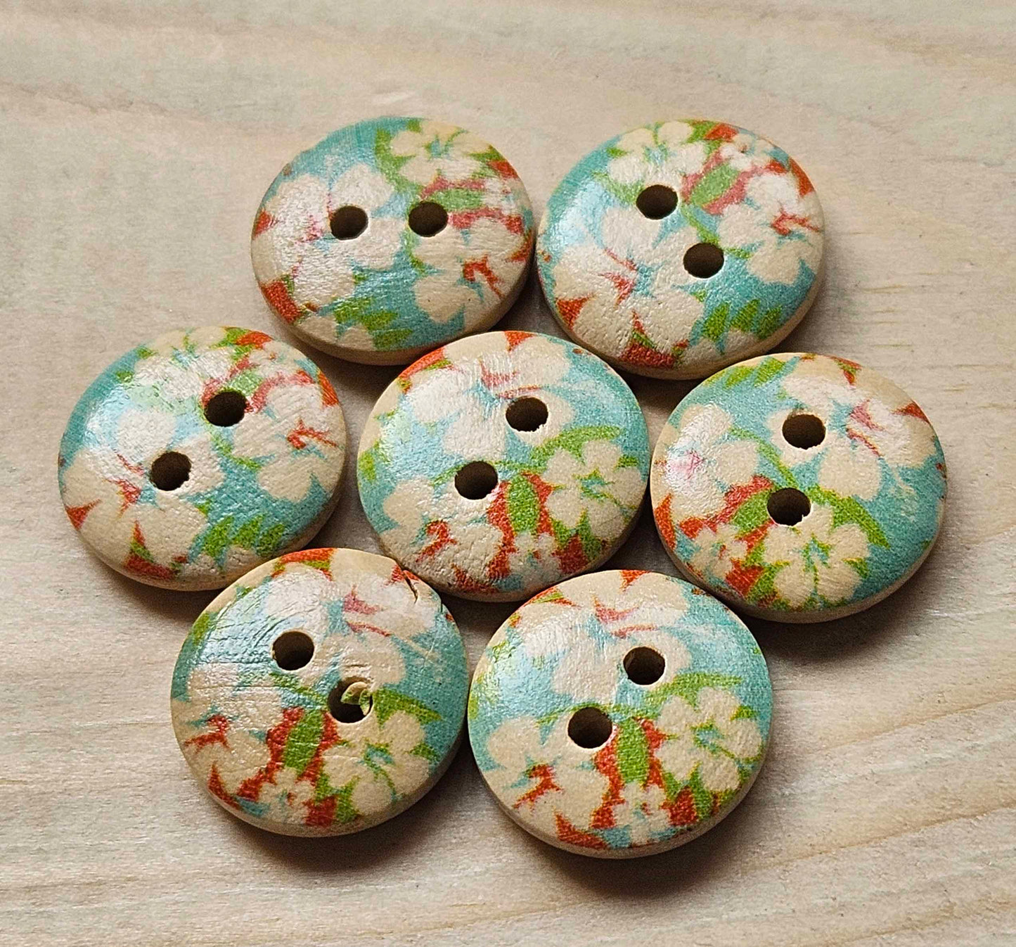 BLUE DAISIES / 15mm - 8 buttons / Wooden Buttons / Sewing Buttons (muliflower series)