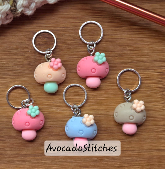 MUSHROOM MUNCHKINS - 5 Pieces / Knitting Crochet Stitch Markers / Notions