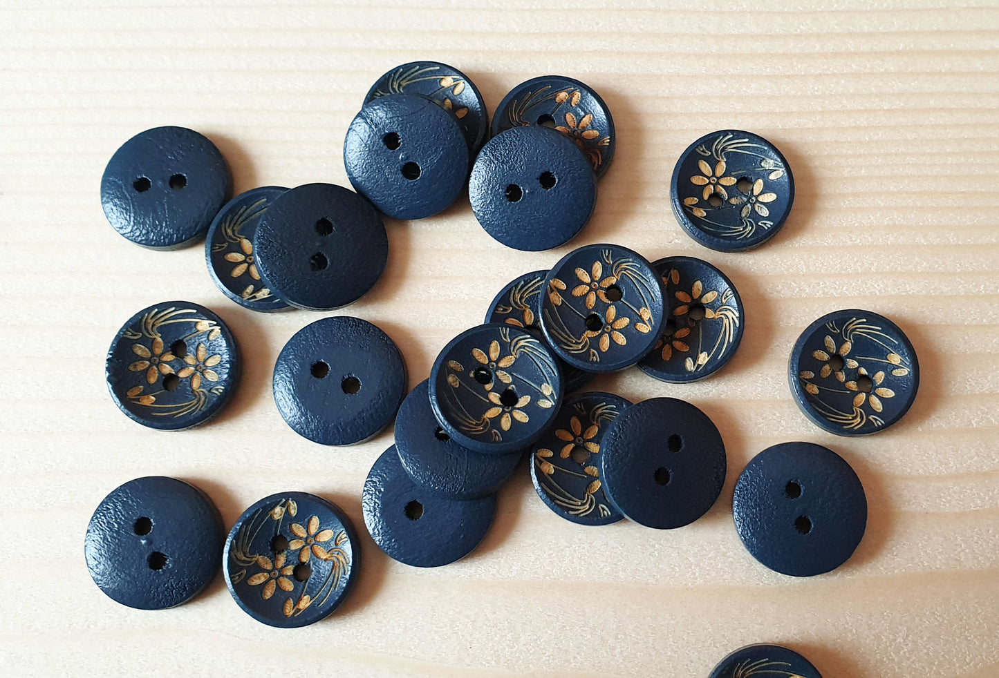 NAVY DAFFODIL / 15mm - 8 buttons / Dark Blue Wooden Buttons / Sewing Buttons