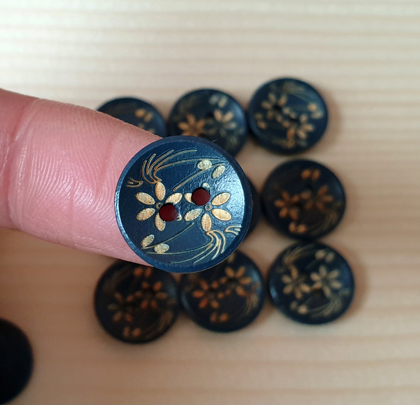 NAVY DAFFODIL / 15mm - 8 buttons / Dark Blue Wooden Buttons / Sewing Buttons