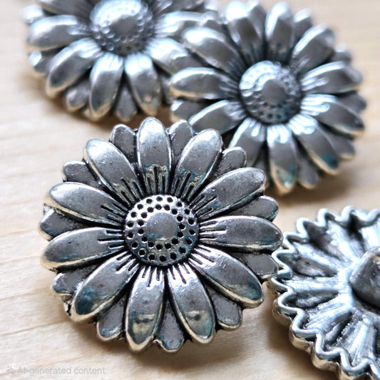 OLD GARDEN DAISY / Antique Silver Metal Alloy Shank Buttons / 17mm (Set of 6)