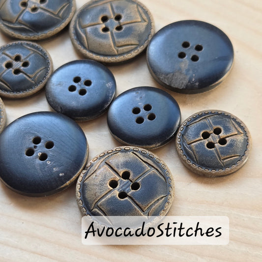 OLD SADDLE 4-Hole Black Buffalo Horn Buttons / 18-23mm / Set of 4 buttons / Real Horn Buttons / Natural Sewing Buttons