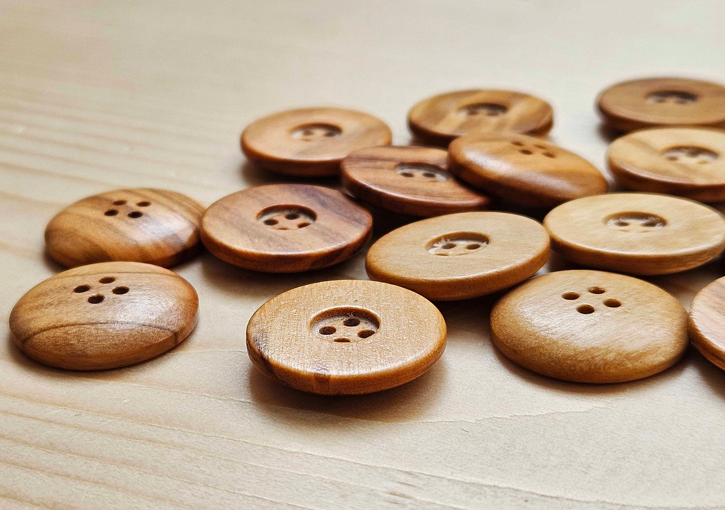 Made in Italy 4-HOLE Thick Wide Edge Olive Wood / 20mm / Set of 4 buttons / Wooden Buttons / Sewing Buttons