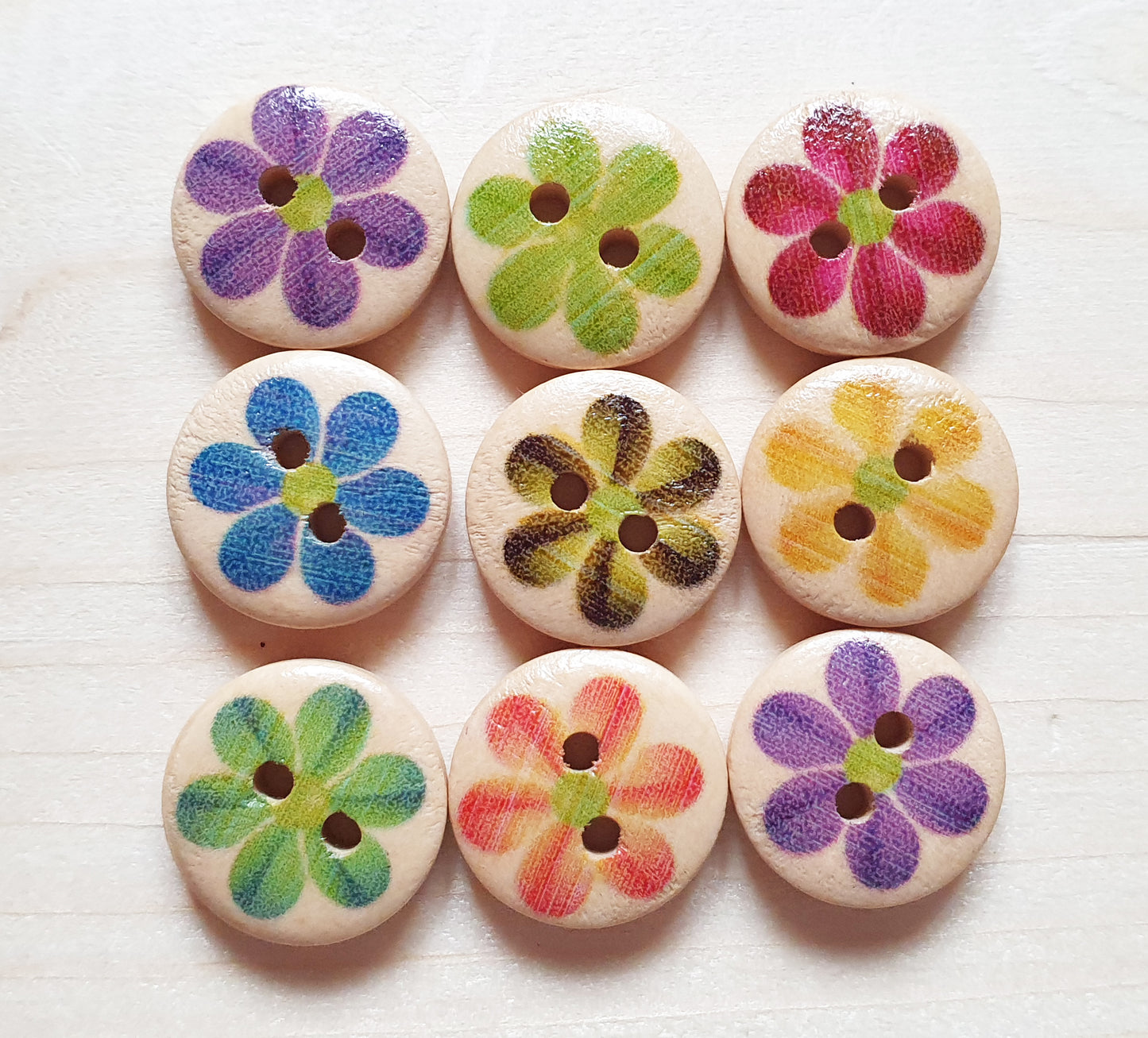 PASTEL DAISY / 15mm / Set of 8 buttons / Wooden Buttons / Sewing Buttons