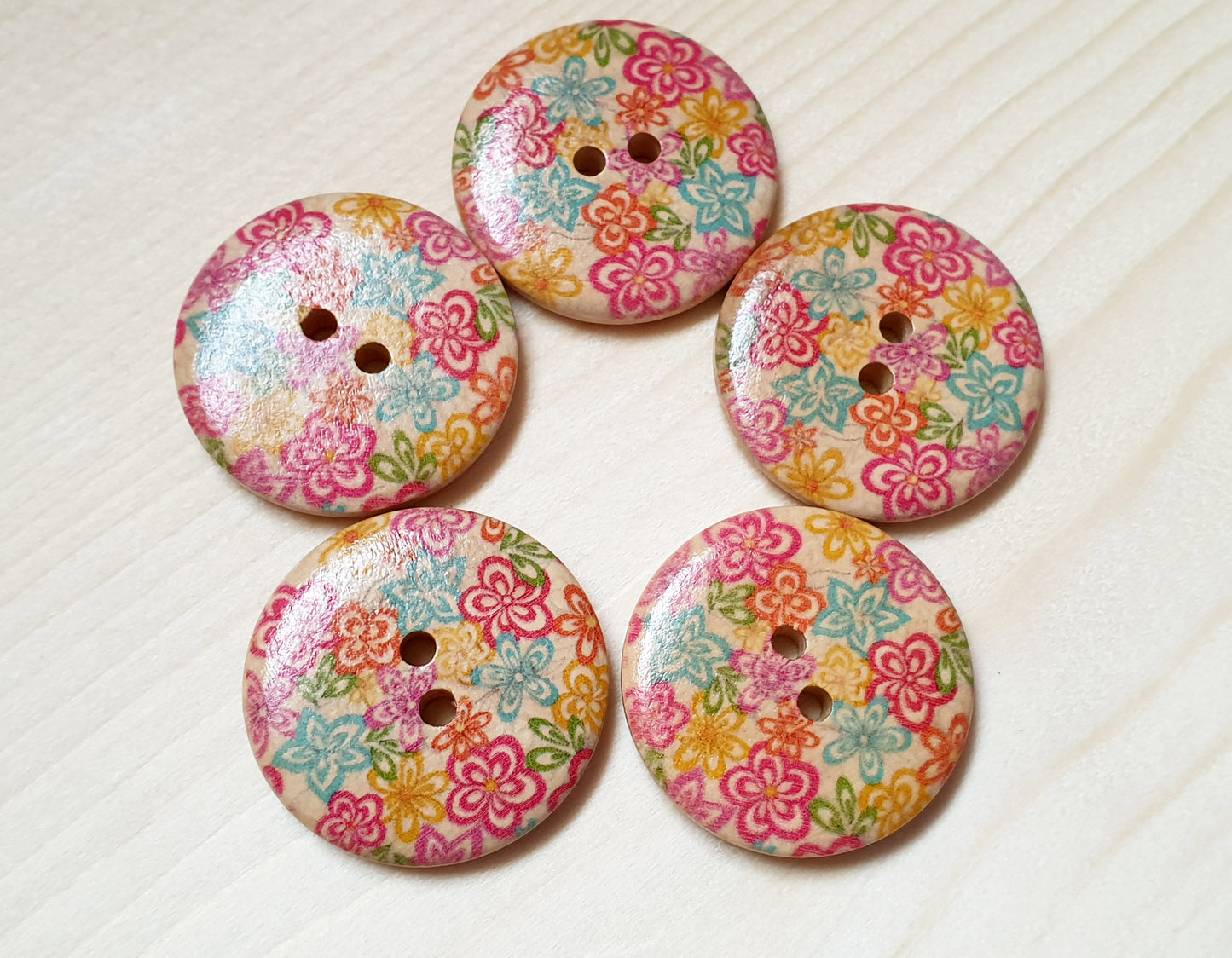 PASTEL FLOWER BED / 30mm / Set of 5 buttons / Wooden Buttons / Sewing Buttons