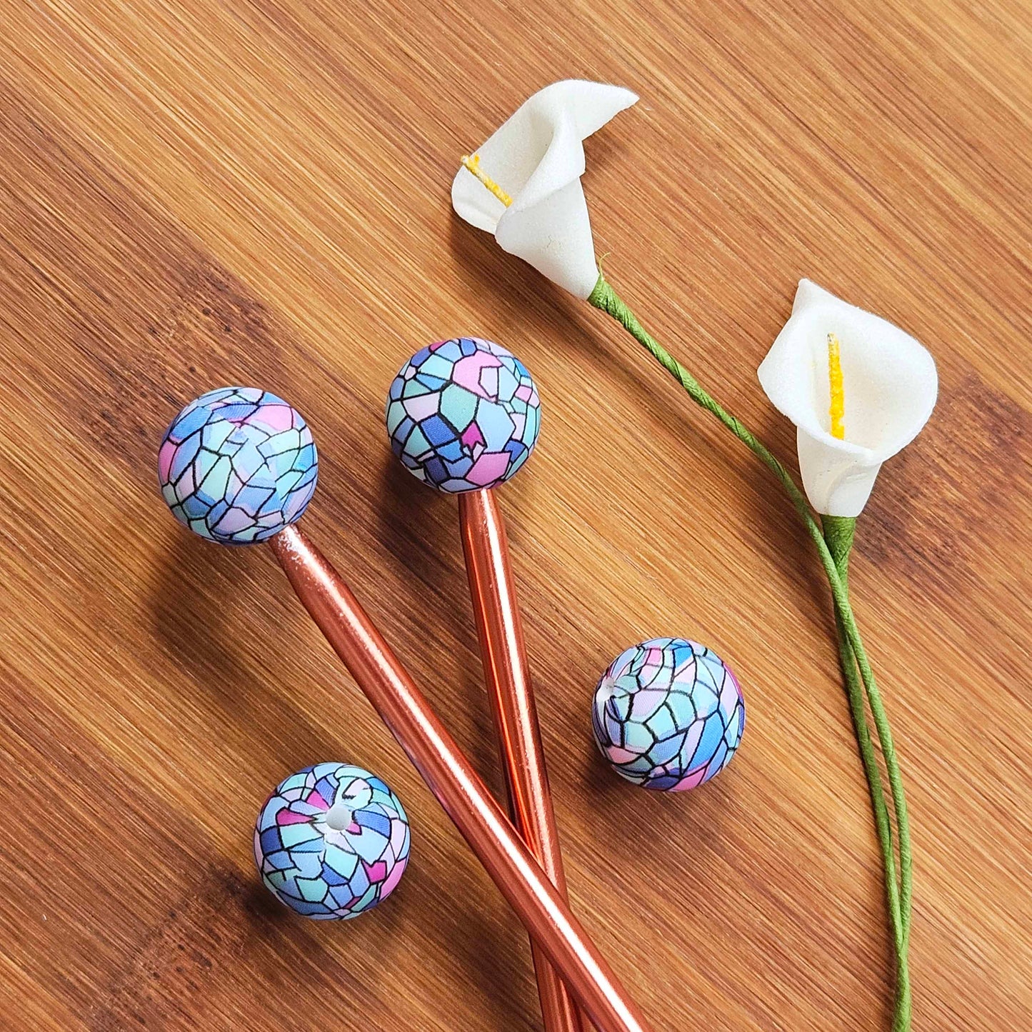 ROUND PASTEL GEOMETRY STITCH STOPPERS / 2 pieces / Knitting Needle Stoppers / Point Protection / Notions