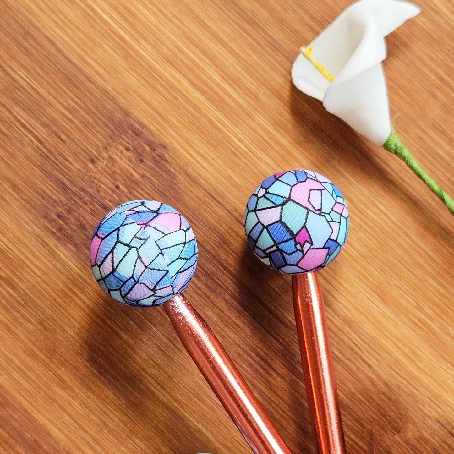 ROUND PASTEL GEOMETRY STITCH STOPPERS / 2 pieces / Knitting Needle Stoppers / Point Protection / Notions