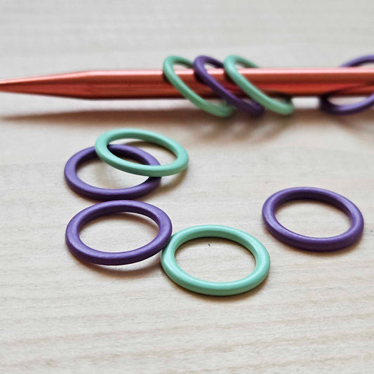 PASTEL CIRCLES Stitch Markers / 8 pcs / Metal Alloy Stitch Markers / Knitting Stitch Markers / Notions