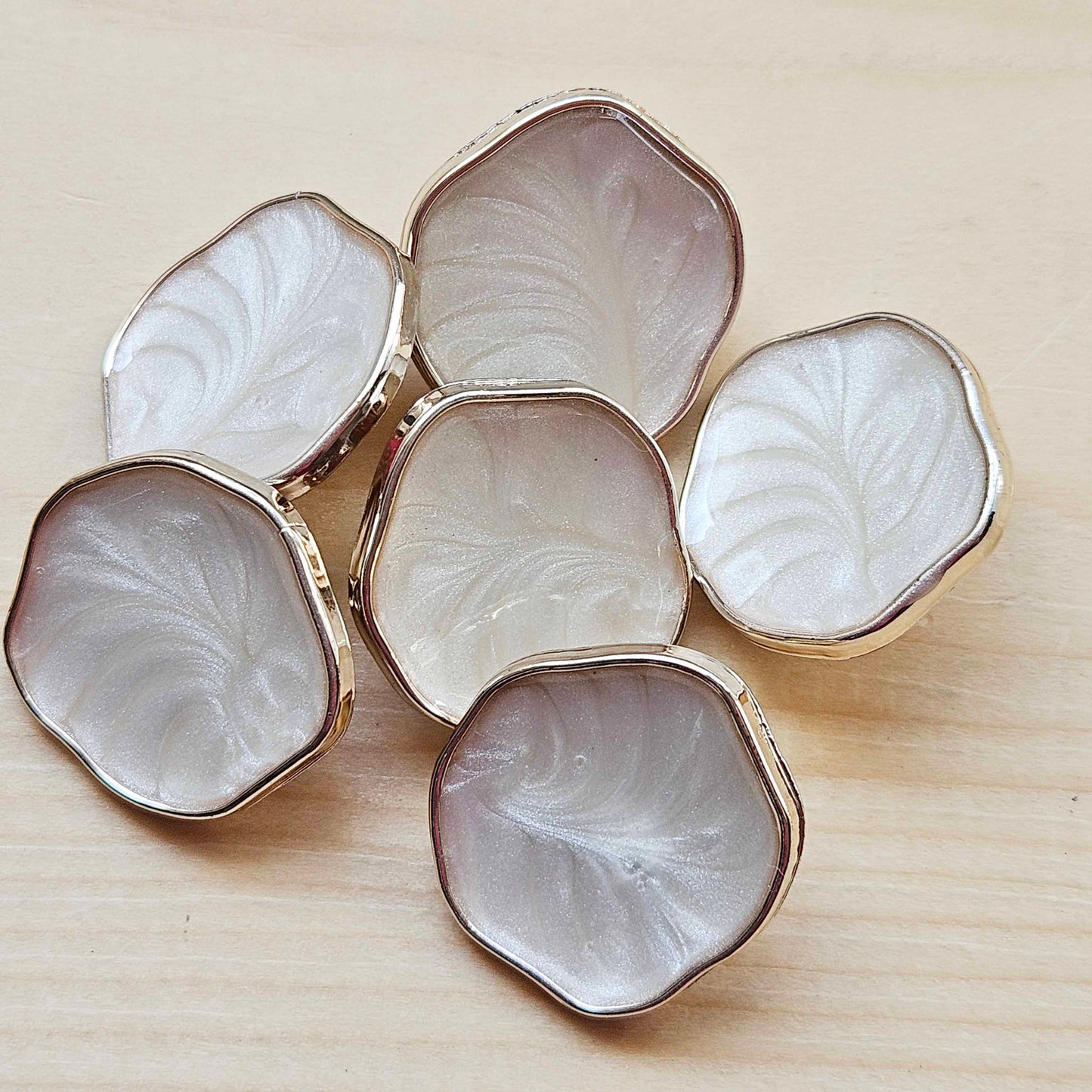 PASTEL WAVES WHITE PEARL / Plastic Enamel Shank Buttons / 24mm (Set of 6)