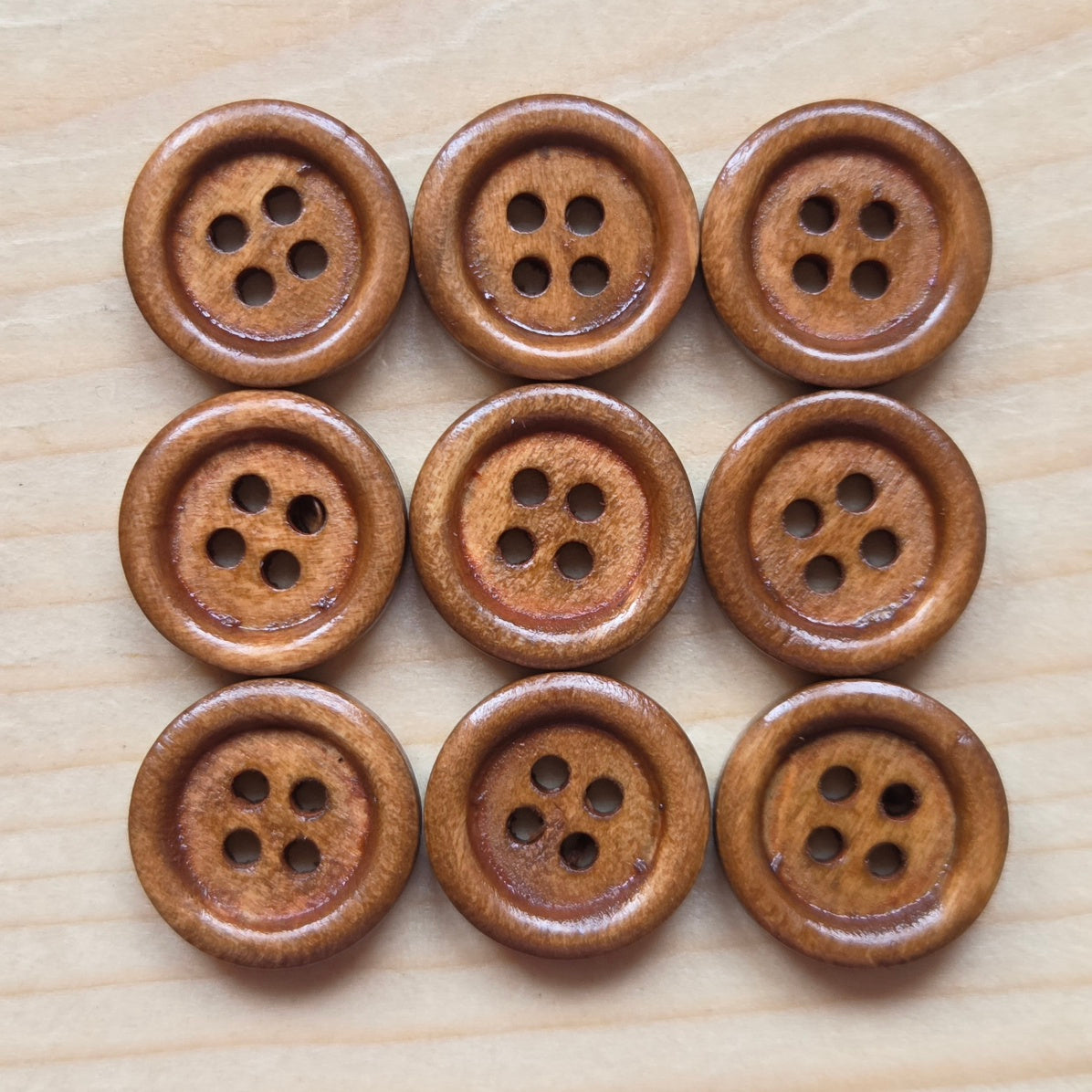 CLASSIC 4-HOLE / Peanut Brown Wooden Buttons / 15mm (Set of 10)
