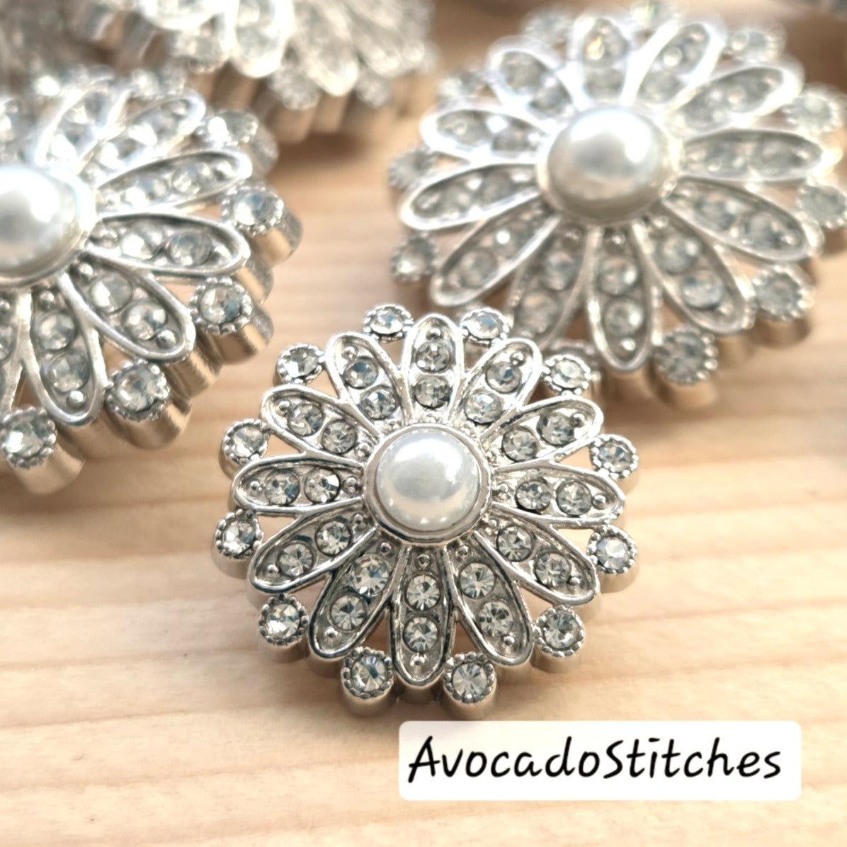 PEARL GARDEN / 17-22mm / Set of 4 buttons / Metal Shank Buttons / Sewing Buttons